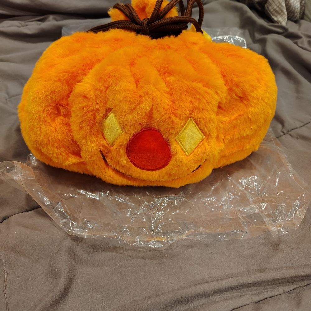 *OFFICIAL* Pop Mart Halloween Pumpkin Blanket - Picture 3 of 6